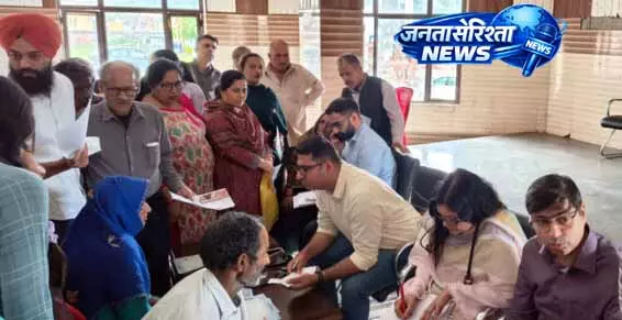 Jammu में हीलिंग हैंड्स सहित संगठनों ने रोग जांच शिविर लगाया Jammu में हीलिंग हैंड्स सहित संगठनों ने रोग जांच शिविर लगाया