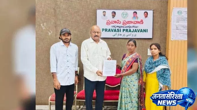 Telangana की विधवा ने दुबई में पति की मौत के बाद बेटे के लिए नौकरी मांगी Telangana की विधवा ने दुबई में पति की मौत के बाद बेटे के लिए नौकरी मांगी