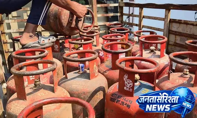 Hyderabad: अवैध रूप से एलपीजी सिलेंडर भरने के आरोप में एक व्यक्ति गिरफ्तार Hyderabad: अवैध रूप से एलपीजी सिलेंडर भरने के आरोप में एक व्यक्ति गिरफ्तार