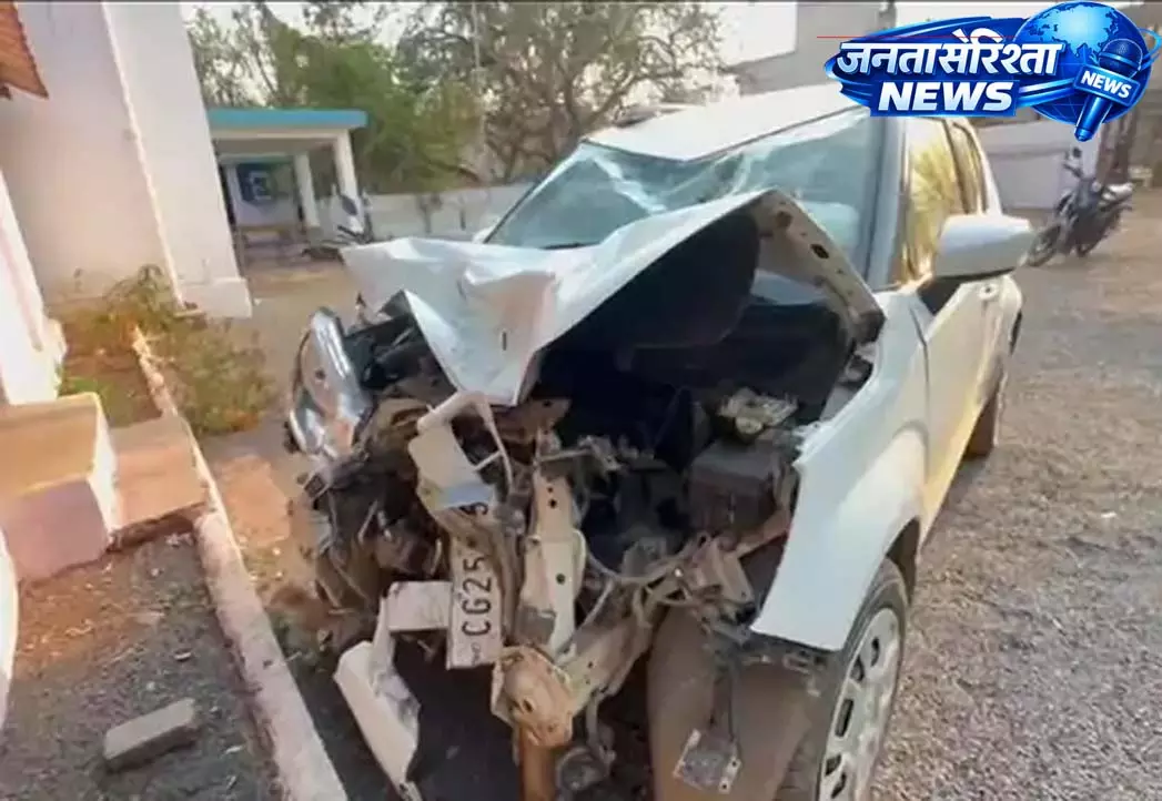 कार-बाइक की आमने-सामने टक्कर, तीन युवक घायल, एक गंभीर कार-बाइक की आमने-सामने टक्कर, तीन युवक घायल, एक गंभीर