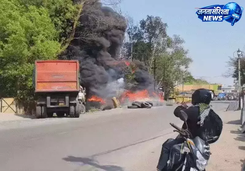 टायर गोदाम में भीषण आग, ट्रांसफार्मर से निकली चिंगारी बनी वजह टायर गोदाम में भीषण आग, ट्रांसफार्मर से निकली चिंगारी बनी वजह