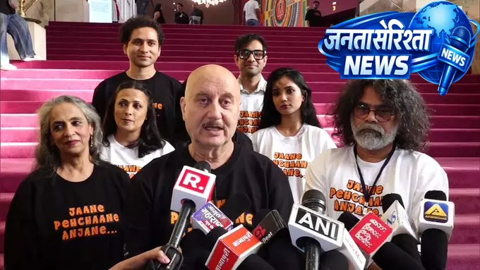 आशा भोसले के निधन पर भावुक हुए Anupam Kher, बोले- ‘शो मस्ट गो ऑन’ आशा भोसले के निधन पर भावुक हुए Anupam Kher, बोले- ‘शो मस्ट गो ऑन’
