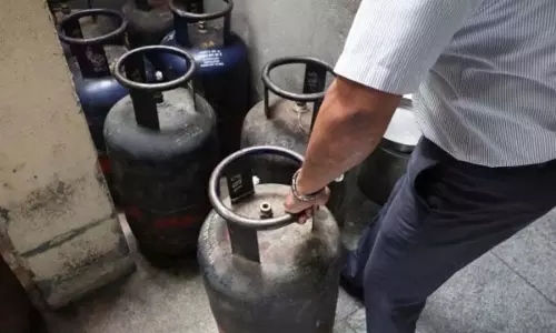 शादी घर को गैस सिलेंडर के लिए नहीं जूझना पड़ेगा, आसानी से मिल रहा सिलेंडर शादी घर को गैस सिलेंडर के लिए नहीं जूझना पड़ेगा, आसानी से मिल रहा सिलेंडर