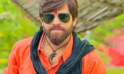 सिंगर के खिलाफ महिला आयोग ने लिया संज्ञान, स्टेज में ही गाली-गलौज करने का आरोप सिंगर के खिलाफ महिला आयोग ने लिया संज्ञान, स्टेज में ही गाली-गलौज करने का आरोप