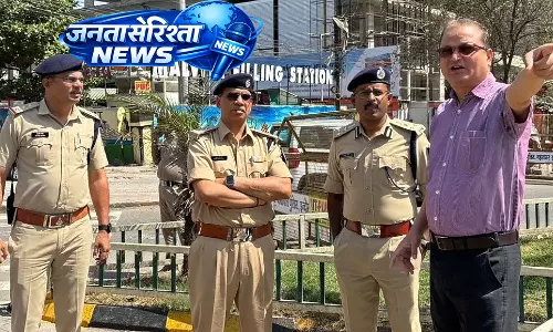 एडिशनल CP, DCP ने इंदौर में इंटरस्टेट बसों के डायवर्जन रूट का निरीक्षण किया एडिशनल CP, DCP ने इंदौर में इंटरस्टेट बसों के डायवर्जन रूट का निरीक्षण किया