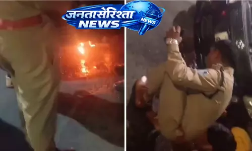 Indore : पलासिया में फायरमैन की भूमिका में ट्रैफिक पुलिस ने कार को जलने से बचाया