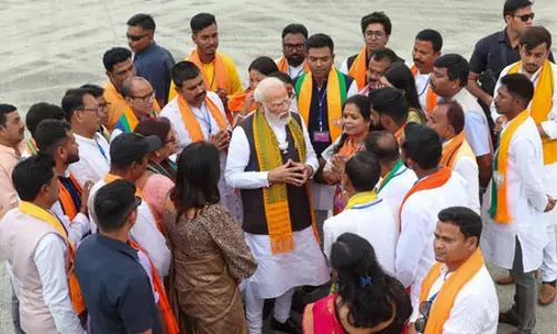 पीएम मोदी ने सिलीगुड़ी में पार्टी कार्यकर्ताओं से की मुलाकात, कहा- बंगाल का मिजाज साफ तौर पर भाजपा के पक्ष में
