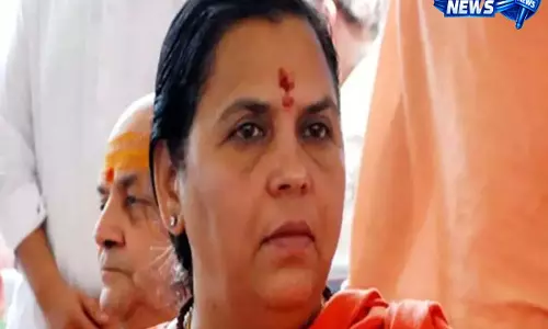 ट्रेन छूटते ही खींची चेन: झांसी स्टेशन पर उमा भारती ने रेल आधुनिकीकरण पर उठाए सवाल ट्रेन छूटते ही खींची चेन: झांसी स्टेशन पर उमा भारती ने रेल आधुनिकीकरण पर उठाए सवाल