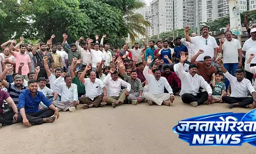 Karnataka : सदरमंगला को जोड़ने वाली सड़क खोलने की मांग को लेकर प्रदर्शन