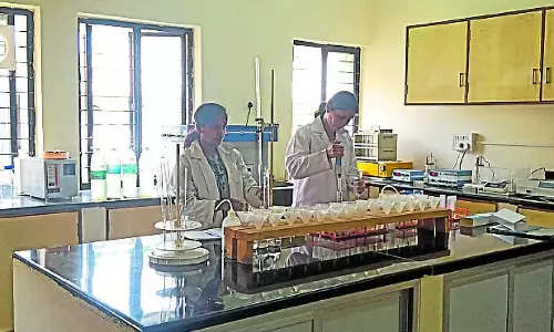 Karnataka: 10,000 मिट्टी के नमूनों के परीक्षण का लक्ष्य Karnataka: 10,000 मिट्टी के नमूनों के परीक्षण का लक्ष्य