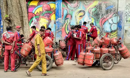IOCL ने TN में कमर्शियल LPG सप्लाई 70% तक बढ़ाई IOCL ने TN में कमर्शियल LPG सप्लाई 70% तक बढ़ाई