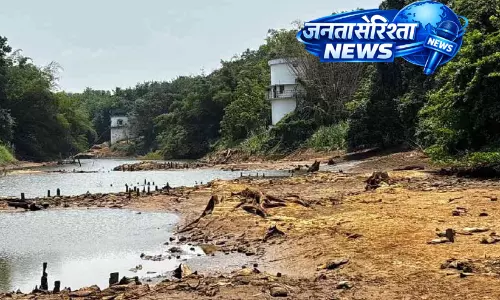 Kerala : पीने के पानी की कमी बड़े पैमाने पर है, लोग परेशान Kerala : पीने के पानी की कमी बड़े पैमाने पर है, लोग परेशान