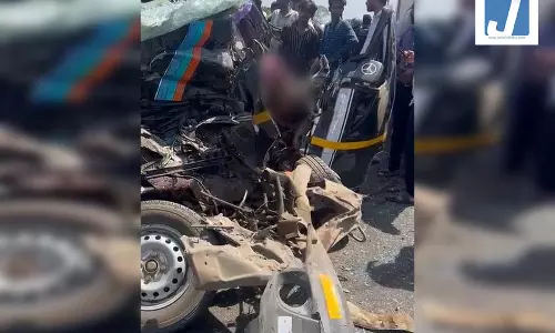 कल्याण हादसा: मरने वालों की संख्या बढ़कर 11 हुई, सीएम फडणवीस ने शोक जताया कल्याण हादसा: मरने वालों की संख्या बढ़कर 11 हुई, सीएम फडणवीस ने शोक जताया