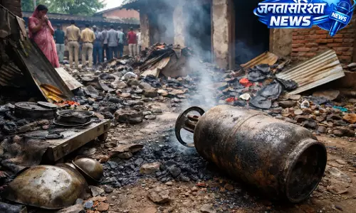 Odisha : नयागढ़ में गैस सिलेंडर फटने से एक की मौत, पांच अन्य गंभीर Odisha : नयागढ़ में गैस सिलेंडर फटने से एक की मौत, पांच अन्य गंभीर