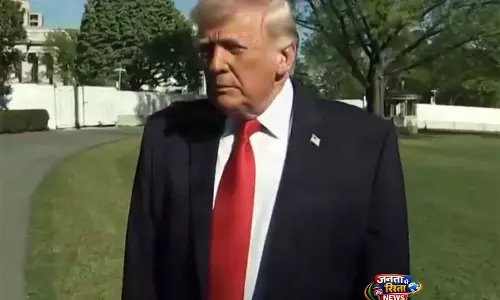 Trump ने अमेरिकी विदेश नीति की आलोचना को लेकर पोप पर साधा निशाना Trump ने अमेरिकी विदेश नीति की आलोचना को लेकर पोप पर साधा निशाना