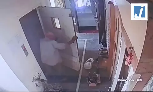 लिफ्ट शाफ्ट में गिरने से बुजुर्ग की मौत, दो दिन बाद मिला शव लिफ्ट शाफ्ट में गिरने से बुजुर्ग की मौत, दो दिन बाद मिला शव
