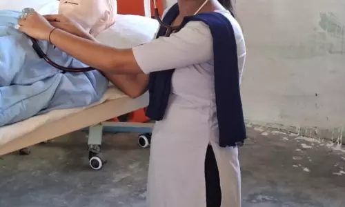 Assam : तिनसुकिया के दिव्यांग छात्र ने HSLC में सफलता हासिल की, आर्थिक मदद मांगी