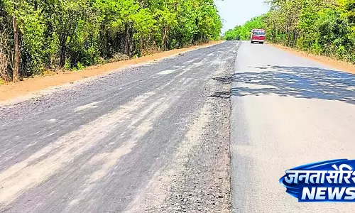Karnataka : सड़क निर्माण में देरी से आक्रोश Karnataka : सड़क निर्माण में देरी से आक्रोश