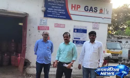 तेलंगाना में 10 दिन की कार्रवाई में 1,380 घरेलू LPG सिलेंडर ज़ब्त किए गए तेलंगाना में 10 दिन की कार्रवाई में 1,380 घरेलू LPG सिलेंडर ज़ब्त किए गए
