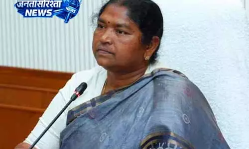 फोन खरीद घोटाले के आरोपों में घिरीं सीतक्का, BRS का तीखा वार फोन खरीद घोटाले के आरोपों में घिरीं सीतक्का, BRS का तीखा वार