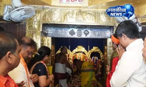 Ramatheertham मंदिर की मूर्तियों का गोदावरी में विसर्जन, वैदिक रीति से संपन्न हुआ कार्यक्रम Ramatheertham मंदिर की मूर्तियों का गोदावरी में विसर्जन, वैदिक रीति से संपन्न हुआ कार्यक्रम