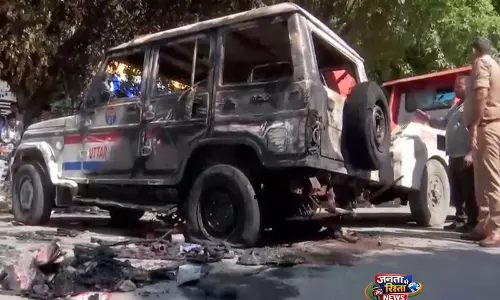 Noida के सेक्टर-84 में भीड़ ने कंपनी पर हमला किया, फैसिलिटी मैनेजर ने हिंसक झड़प का ब्योरा दिया Noida के सेक्टर-84 में भीड़ ने कंपनी पर हमला किया, फैसिलिटी मैनेजर ने हिंसक झड़प का ब्योरा दिया