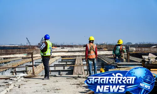 महाराष्ट्र में श्रमिकों के लिए बदले काम के घंटे, सरकार ने जारी की एसओपी महाराष्ट्र में श्रमिकों के लिए बदले काम के घंटे, सरकार ने जारी की एसओपी