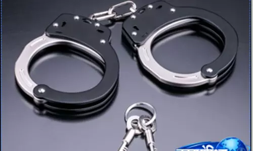 मालदा हिंसा मामले में एनआईए ने कांग्रेस के दो नेताओं समेत तीन को किया गिरफ्तार मालदा हिंसा मामले में एनआईए ने कांग्रेस के दो नेताओं समेत तीन को किया गिरफ्तार