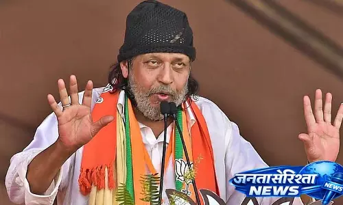 Mithun के रोड शो के दौरान कांस्टेबल बीमार पड़ गया, बाराबनी में मौत हो गई Mithun के रोड शो के दौरान कांस्टेबल बीमार पड़ गया, बाराबनी में मौत हो गई