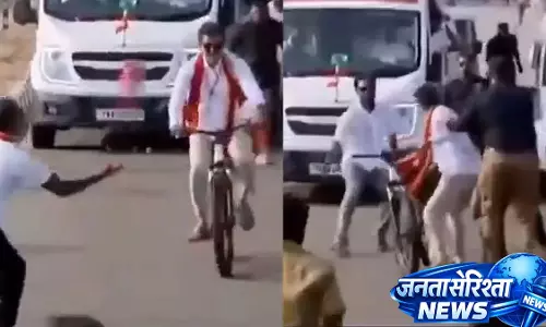 TVK कन्याकुमारी रैली में विजय चौंके, साइकिल से कूदे, कैमरे में कैद