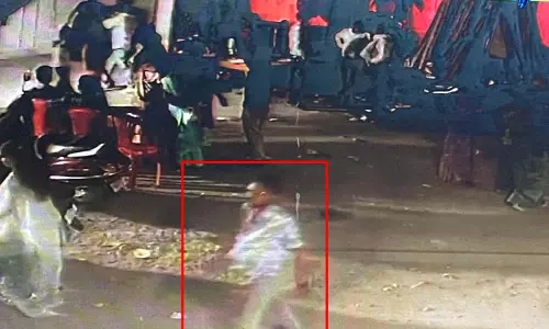 मकान से लाखों के जेवरात और नकदी चोरी, जांच में जुटी पुलिस मकान से लाखों के जेवरात और नकदी चोरी, जांच में जुटी पुलिस