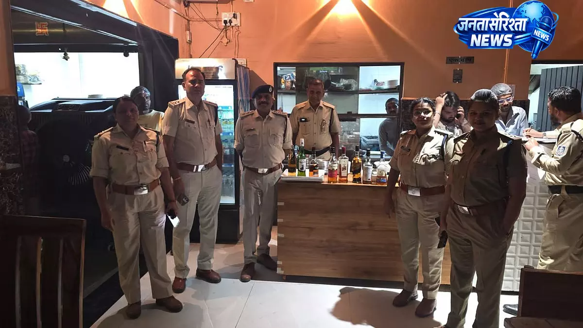 Indore के ढाबों पर अवैध शराब सर्विस पर एक्साइज रेड; दो गिरफ्तार Indore के ढाबों पर अवैध शराब सर्विस पर एक्साइज रेड; दो गिरफ्तार