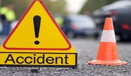अलीगढ़ के जवां में ऑटो और कार की टक्कर में दो की मौत, कई घायल अलीगढ़ के जवां में ऑटो और कार की टक्कर में दो की मौत, कई घायल