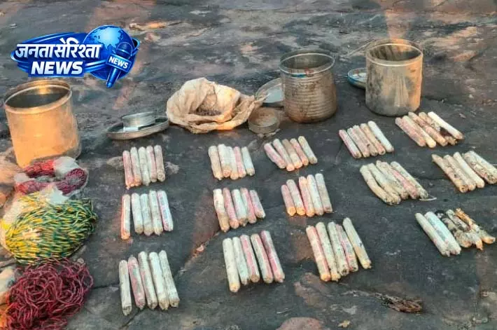 CRPF जवानों ने गरियाबंद जंगल से बरामद किया विस्फोटक सामान CRPF जवानों ने गरियाबंद जंगल से बरामद किया विस्फोटक सामान
