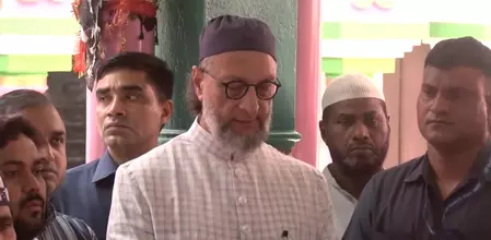 बंगाल में मुसलमानों की गरिमा पर सवाल उठाने वाले को बर्दाश्त नहीं करेंगेः ओवैसी बंगाल में मुसलमानों की गरिमा पर सवाल उठाने वाले को बर्दाश्त नहीं करेंगेः ओवैसी