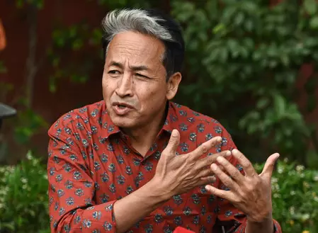सोनम वांगचुक बातचीत की धीमी गति से निराश, लेह-कारगिल दूरी पर जताई चिंता सोनम वांगचुक बातचीत की धीमी गति से निराश, लेह-कारगिल दूरी पर जताई चिंता