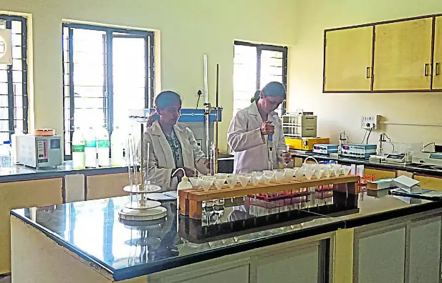 Karnataka: 10,000 मिट्टी के नमूनों के परीक्षण का लक्ष्य Karnataka: 10,000 मिट्टी के नमूनों के परीक्षण का लक्ष्य