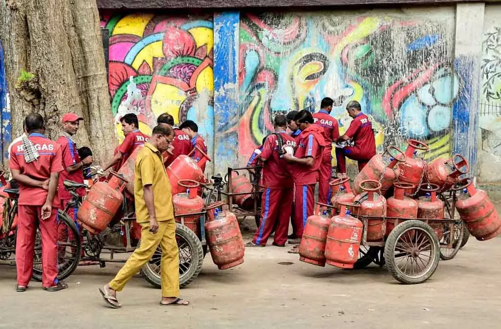 IOCL ने TN में कमर्शियल LPG सप्लाई 70% तक बढ़ाई IOCL ने TN में कमर्शियल LPG सप्लाई 70% तक बढ़ाई