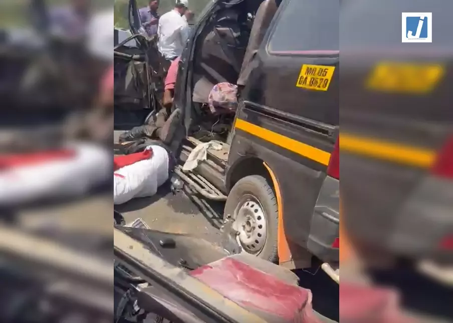 डंपर और ईको कार की टक्कर, 9 लोगों की मौत डंपर और ईको कार की टक्कर, 9 लोगों की मौत