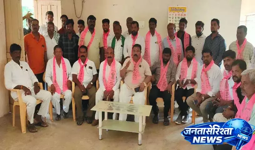 BRS राजापेट नेता ने सोशल मीडिया पर सवालों को लेकर गैर-कानूनी केस दर्ज करने की आलोचना की BRS राजापेट नेता ने सोशल मीडिया पर सवालों को लेकर गैर-कानूनी केस दर्ज करने की आलोचना की