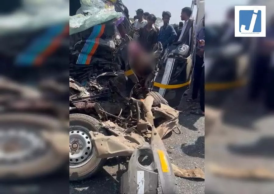 कल्याण हादसा: मरने वालों की संख्या बढ़कर 11 हुई, सीएम फडणवीस ने शोक जताया कल्याण हादसा: मरने वालों की संख्या बढ़कर 11 हुई, सीएम फडणवीस ने शोक जताया