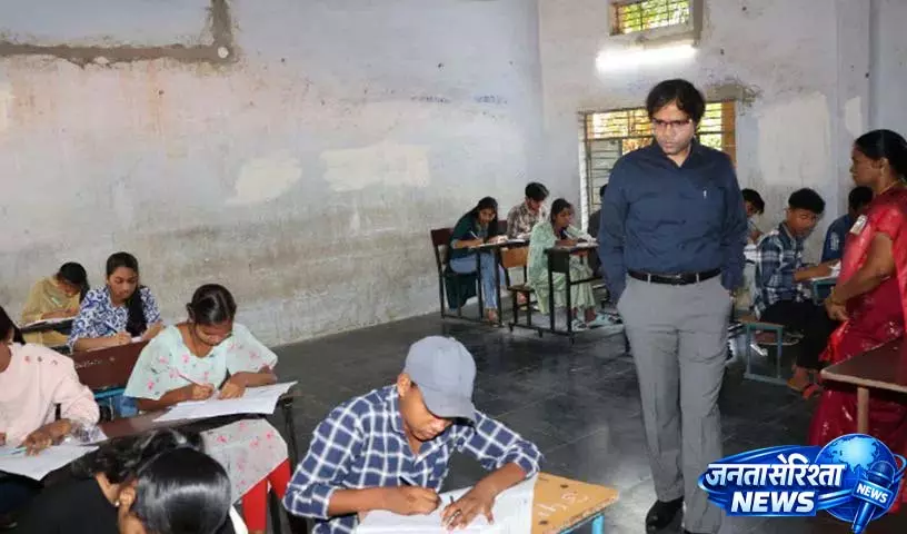 District Collector अंकित ने पलवंचा परीक्षा केंद्र का औचक निरीक्षण किया District Collector अंकित ने पलवंचा परीक्षा केंद्र का औचक निरीक्षण किया