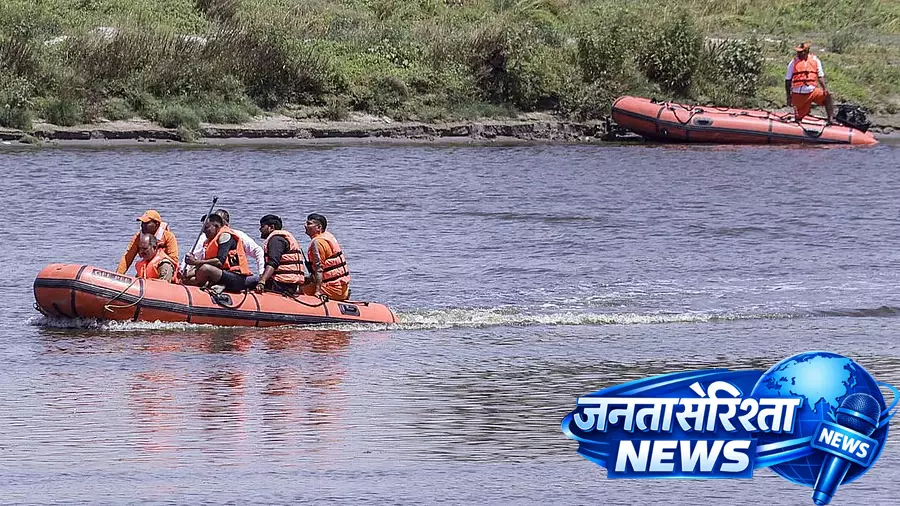 UP : मथुरा में नाव पलटने से मरने वालों की संख्या बढ़कर 15 हुई UP : मथुरा में नाव पलटने से मरने वालों की संख्या बढ़कर 15 हुई