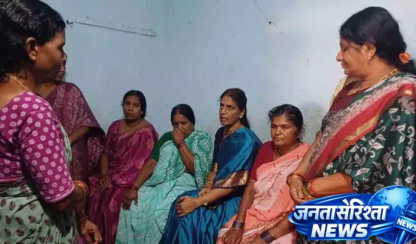 Sabita Indra Reddy ने शंकरपल्ली में दिवंगत बीआरएस नेताओं के परिवारों से मुलाकात की Sabita Indra Reddy ने शंकरपल्ली में दिवंगत बीआरएस नेताओं के परिवारों से मुलाकात की