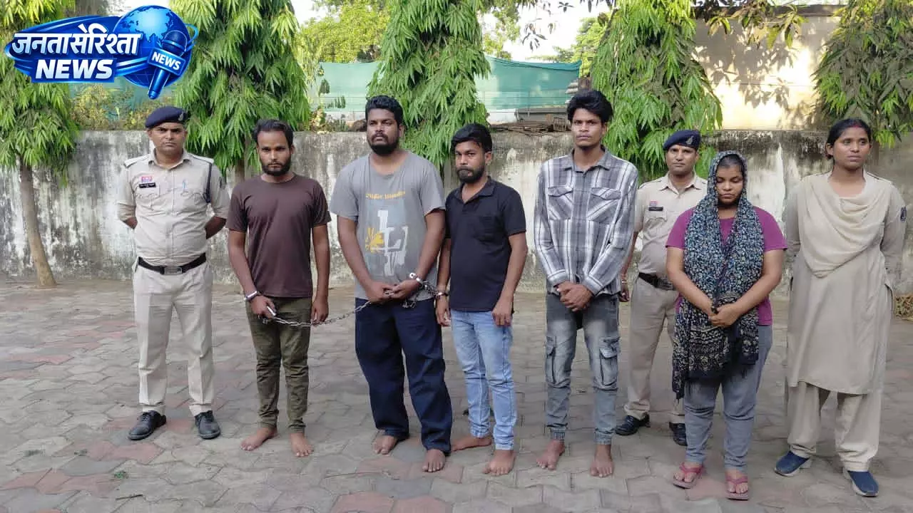 हनीट्रैप से नाबालिग के अपहरण की साजिश, भांजा निकला मास्टरमाइंड, 5 आरोपी गिरफ्तार हनीट्रैप से नाबालिग के अपहरण की साजिश, भांजा निकला मास्टरमाइंड, 5 आरोपी गिरफ्तार
