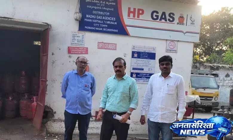 तेलंगाना में 10 दिन की कार्रवाई में 1,380 घरेलू LPG सिलेंडर ज़ब्त किए गए तेलंगाना में 10 दिन की कार्रवाई में 1,380 घरेलू LPG सिलेंडर ज़ब्त किए गए