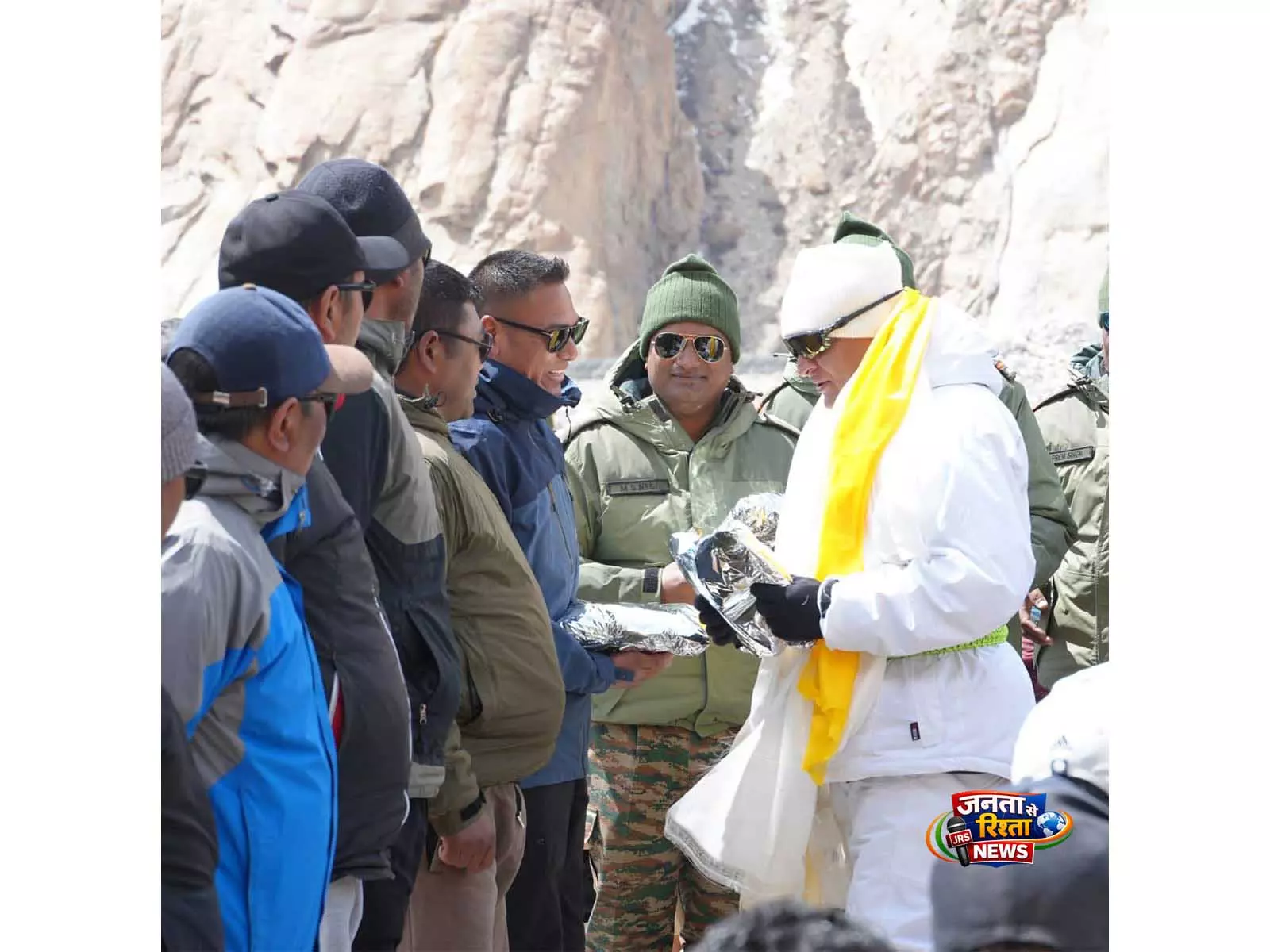 Army ने 42वें सियाचिन दिवस पर वीर जवानों को दी श्रद्धांजलि Army ने 42वें सियाचिन दिवस पर वीर जवानों को दी श्रद्धांजलि