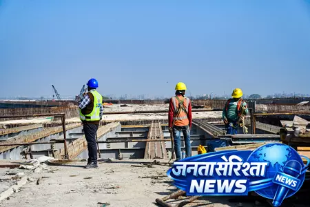 महाराष्ट्र में श्रमिकों के लिए बदले काम के घंटे, सरकार ने जारी की एसओपी महाराष्ट्र में श्रमिकों के लिए बदले काम के घंटे, सरकार ने जारी की एसओपी