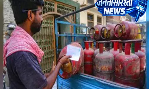 कमर्शियल LPG की कालाबाजारी पर ज़ीरो टॉलरेंस: Telangana Civil Supplies Department कमर्शियल LPG की कालाबाजारी पर ज़ीरो टॉलरेंस: Telangana Civil Supplies Department