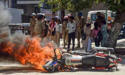 नोएडा में मज़दूरों की हड़ताल के बाद NCR इंडस्ट्री में रुकावट का डर नोएडा में मज़दूरों की हड़ताल के बाद NCR इंडस्ट्री में रुकावट का डर